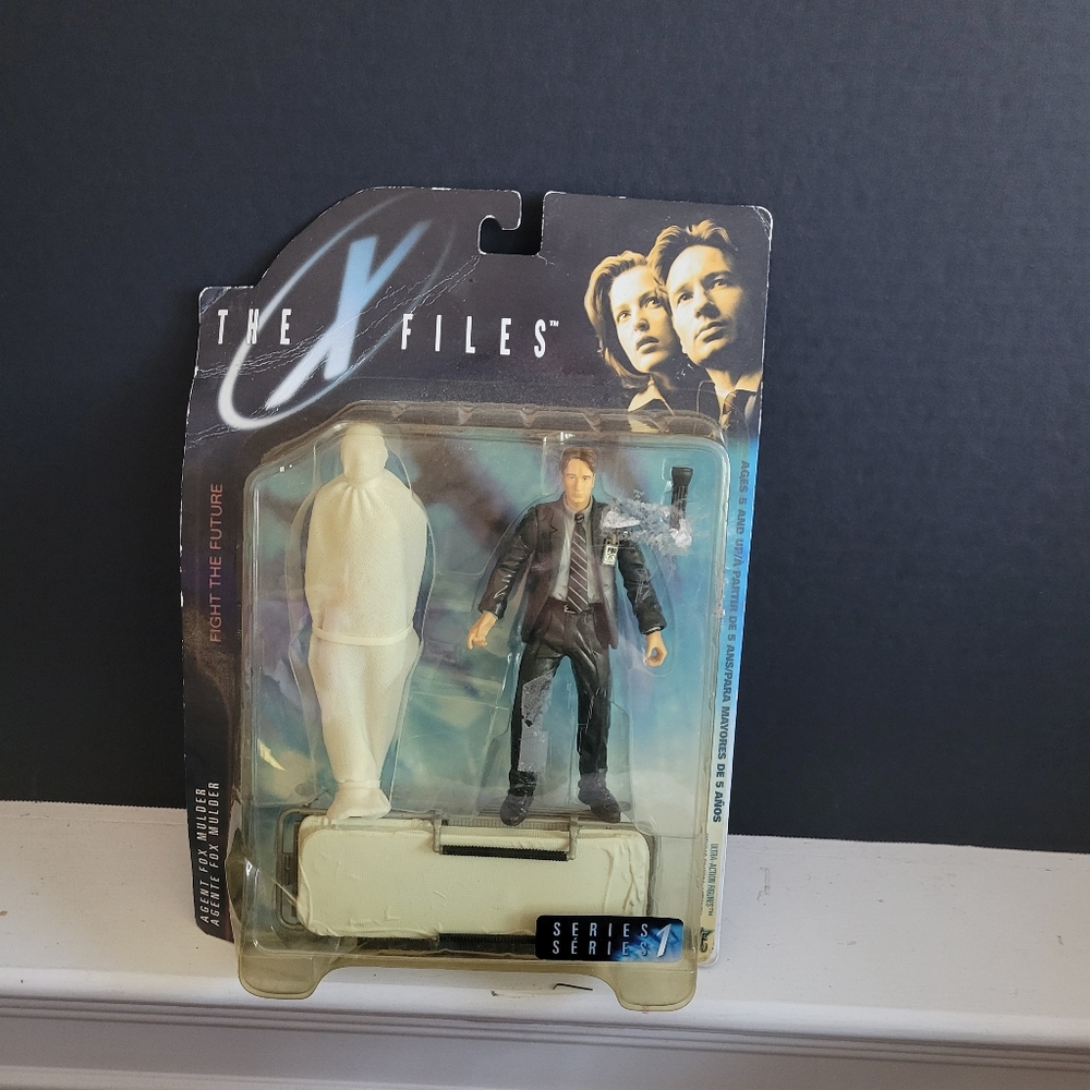 NIB The X-Files Action Figure Fox Mulder Series 1 # 16100 McFarlane Toys